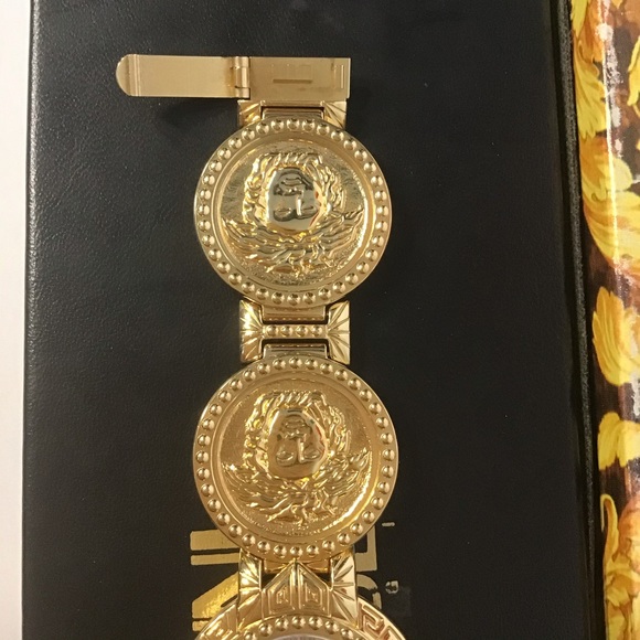 💎SOLD! LIKE NEW VERSACE 18k PLATED LIMITED ED WATCH - Picture 6 of 16